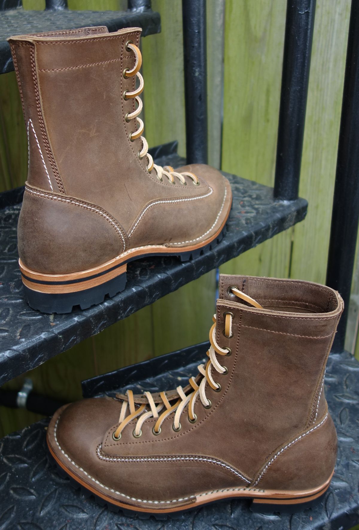 Photo by dreadnatty08 on September 24, 2022 of the Willie's Handmade Boots V3 Workboot in Horween Natural Rowdy.