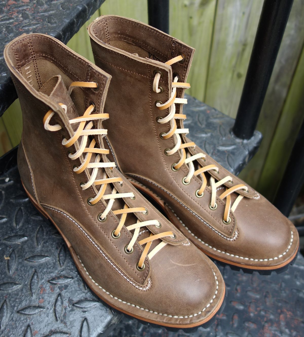 Photo by dreadnatty08 on September 25, 2022 of the Willie's Handmade Boots V3 Workboot in Horween Natural Rowdy.