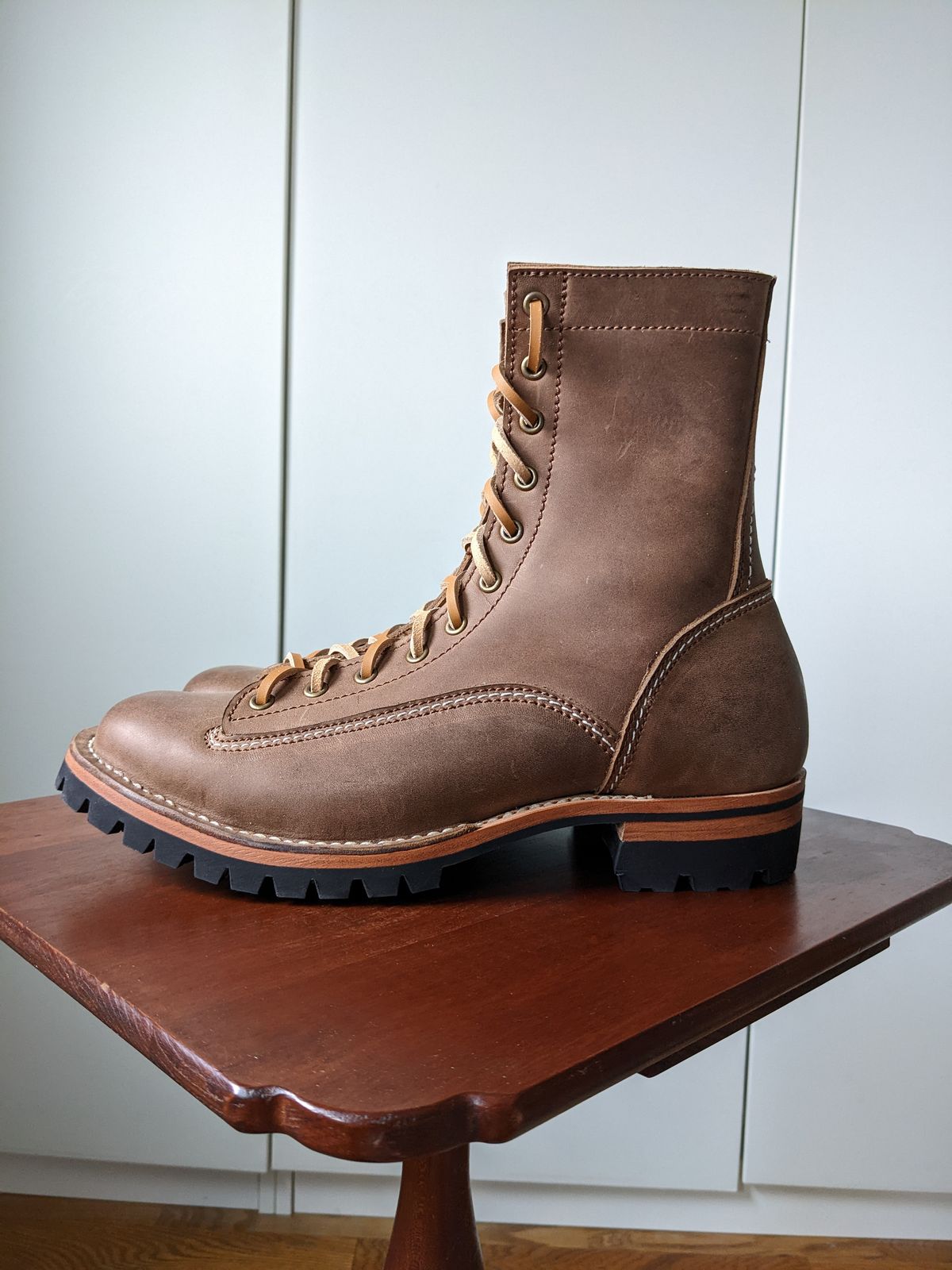 Photo by dreadnatty08 on October 1, 2022 of the Willie's Handmade Boots V3 Workboot in Horween Natural Rowdy.