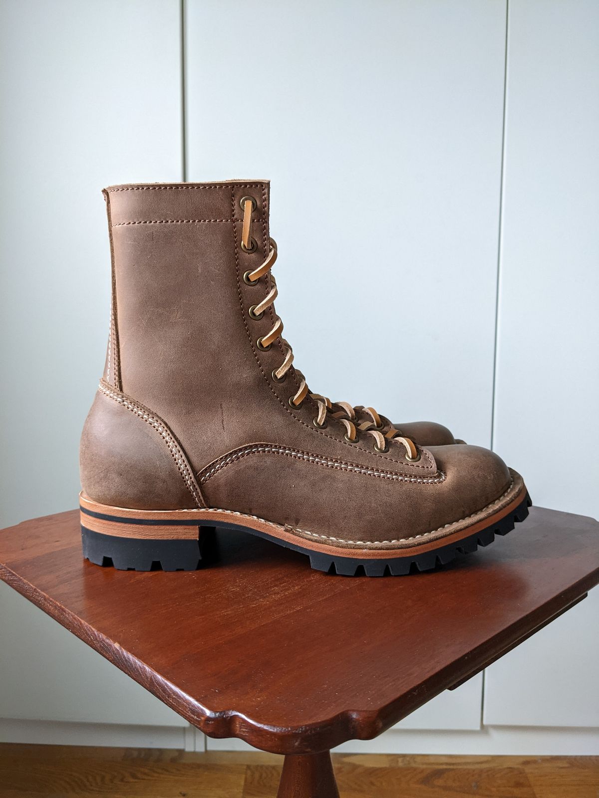 Photo by dreadnatty08 on October 1, 2022 of the Willie's Handmade Boots V3 Workboot in Horween Natural Rowdy.