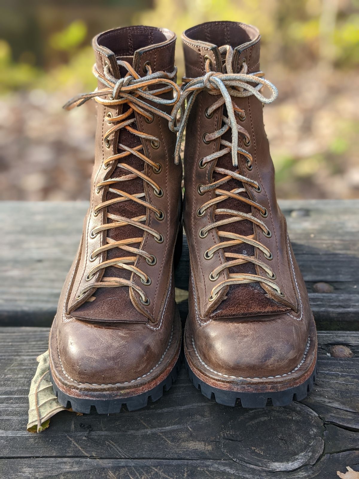 Photo by dreadnatty08 on November 4, 2022 of the Willie's Handmade Boots V3 Workboot in Horween Natural Rowdy.