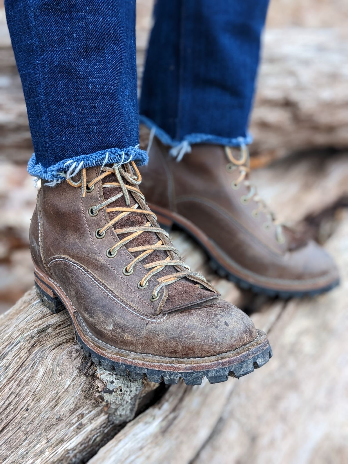 Photo by dreadnatty08 on January 1, 2023 of the Willie's Handmade Boots V3 Workboot in Horween Natural Rowdy.