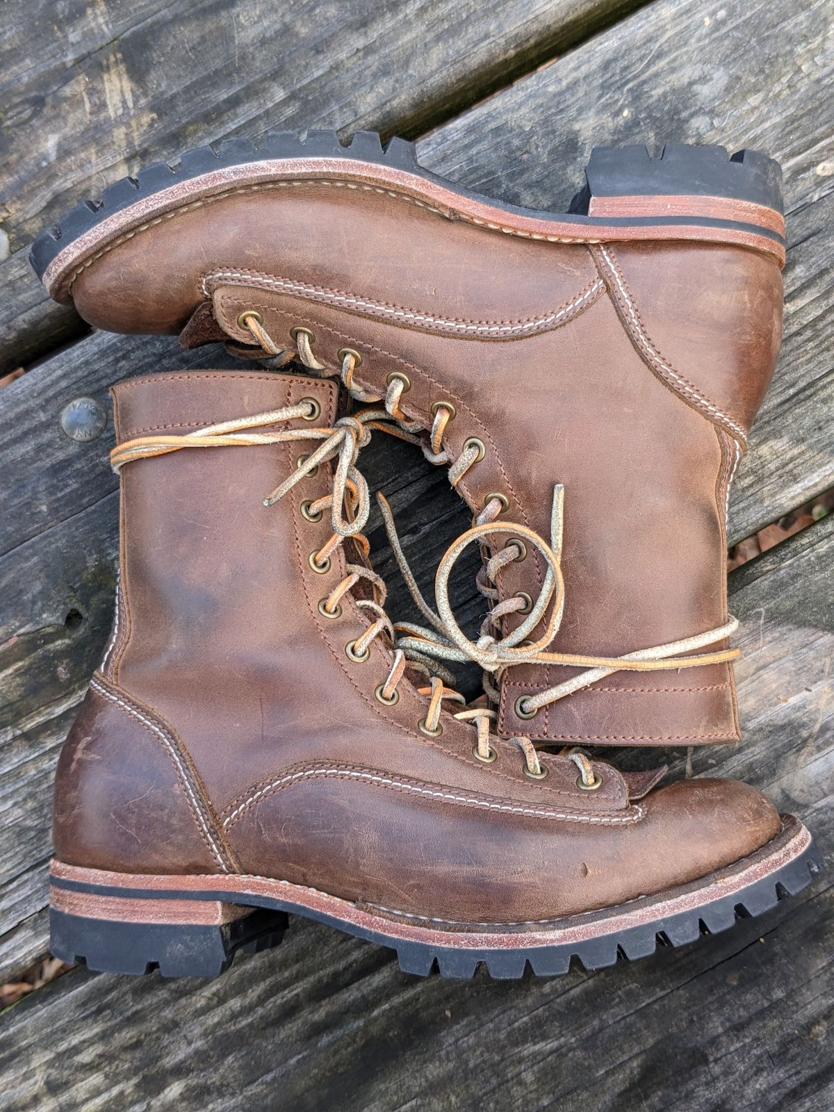 Photo by dreadnatty08 on January 1, 2023 of the Willie's Handmade Boots V3 Workboot in Horween Natural Rowdy.