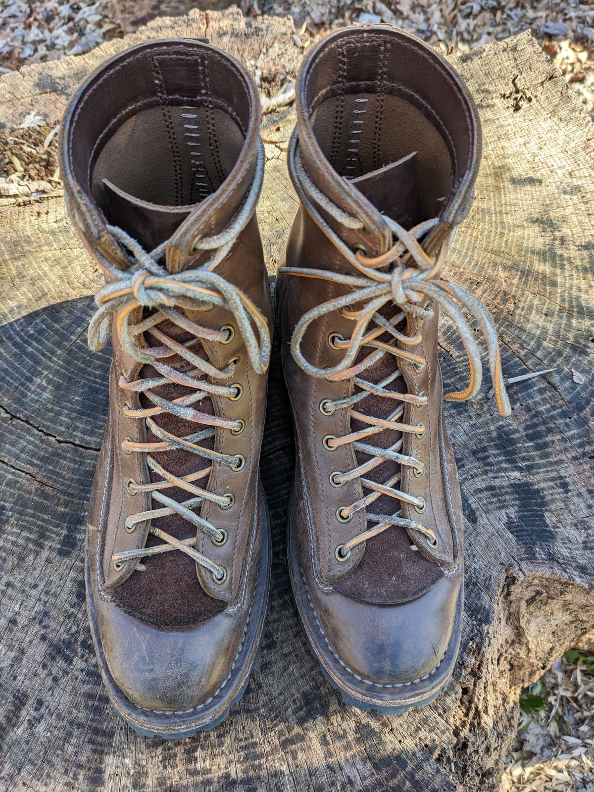 Photo by dreadnatty08 on February 4, 2023 of the Willie's Handmade Boots V3 Workboot in Horween Natural Rowdy.