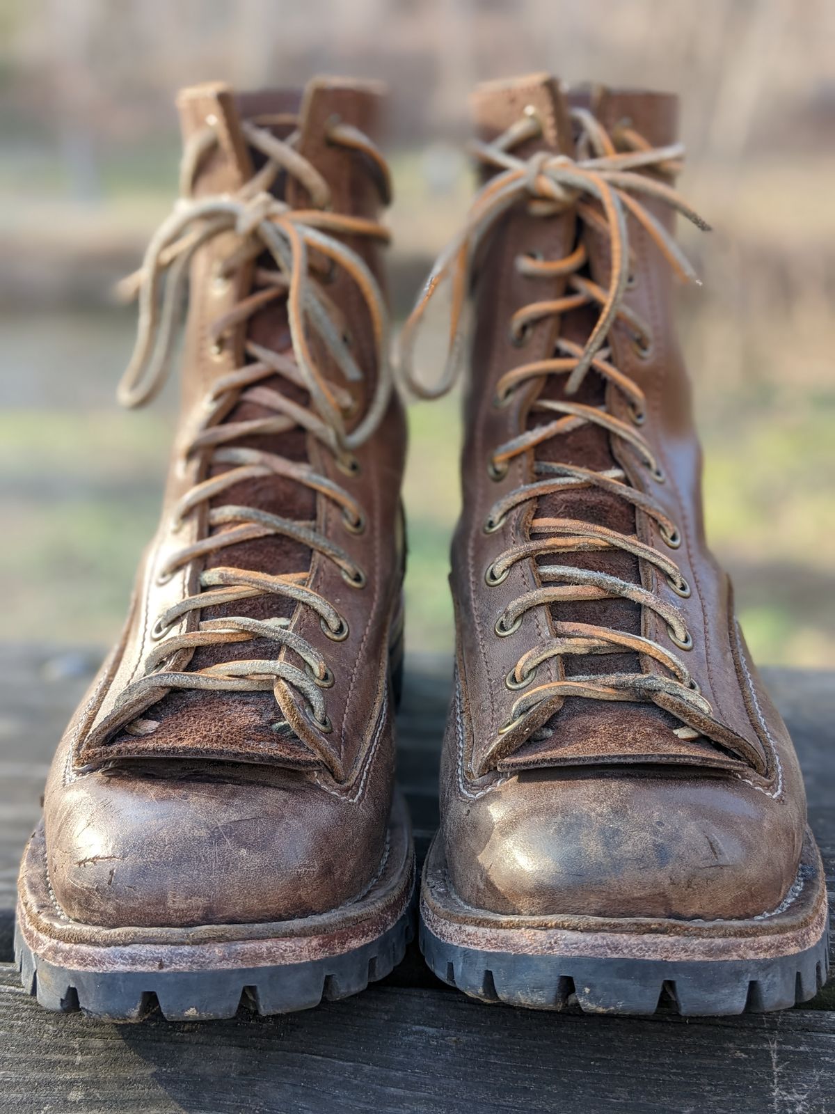 Photo by dreadnatty08 on March 1, 2023 of the Willie's Handmade Boots V3 Workboot in Horween Natural Rowdy.