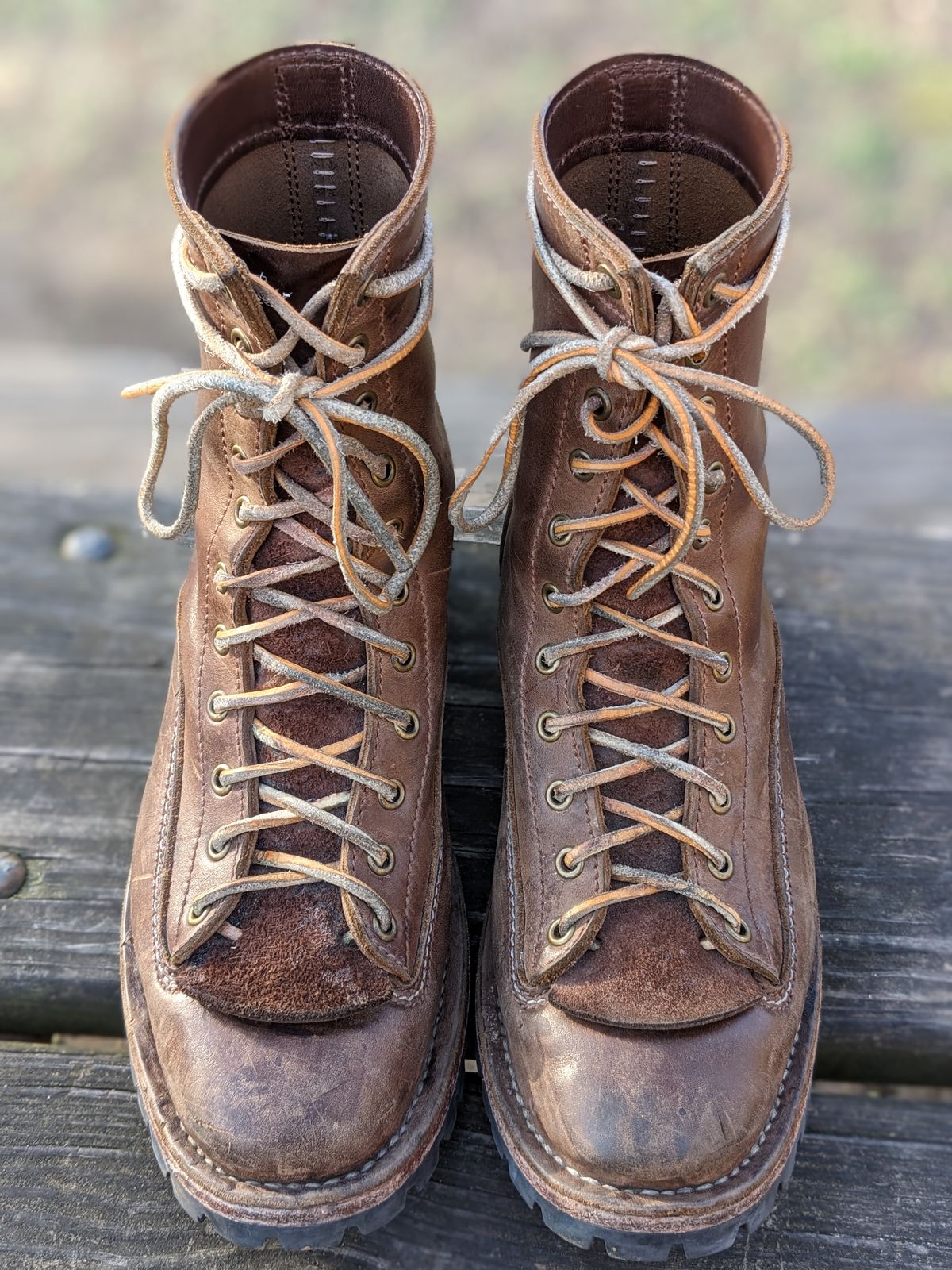 Photo by dreadnatty08 on March 1, 2023 of the Willie's Handmade Boots V3 Workboot in Horween Natural Rowdy.