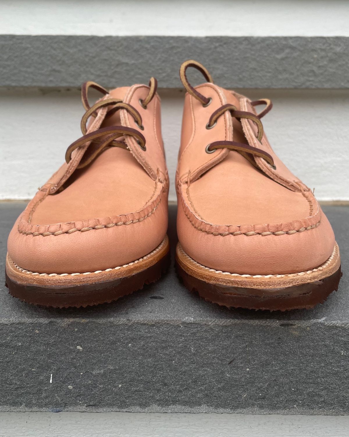 Photo by JP_18 on October 6, 2022 of the Rancourt & Co. Acadia Chukka Redux in Horween Natural Essex.