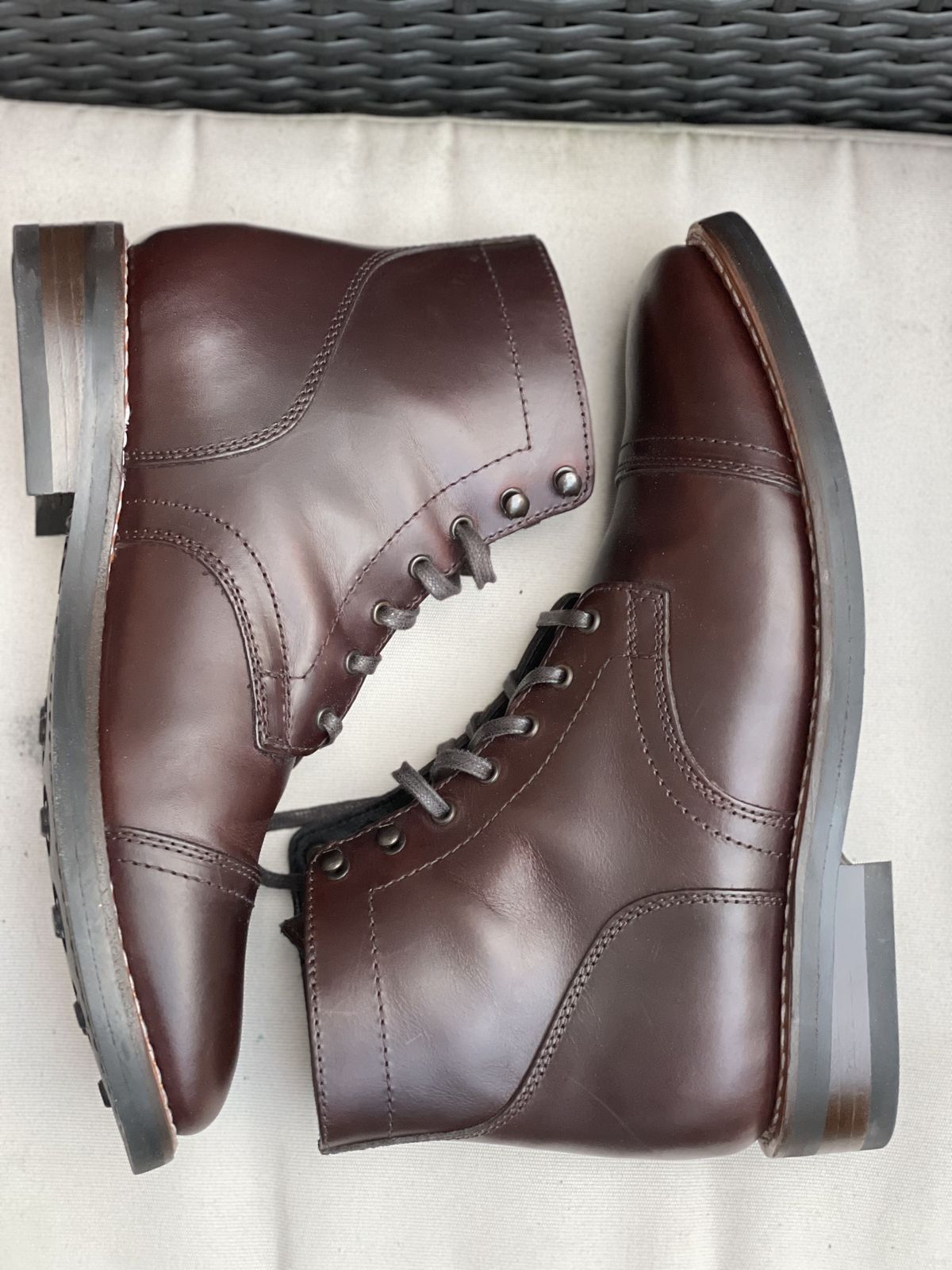 Photo by JP_18 on November 1, 2021 of the Thursday Captain in Horween Brown Chromexcel.