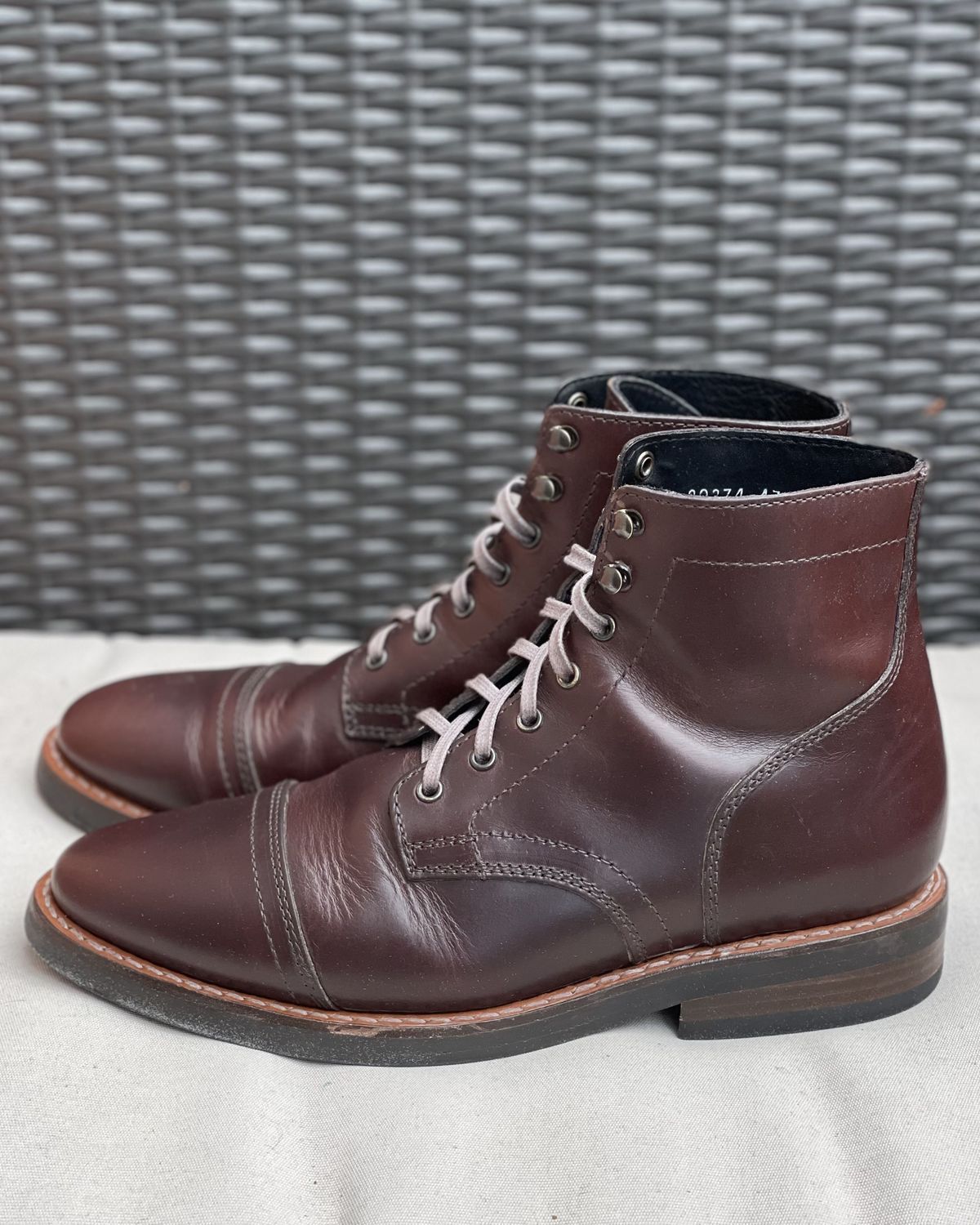 Photo by JP_18 on December 3, 2021 of the Thursday Captain in Horween Brown Chromexcel.