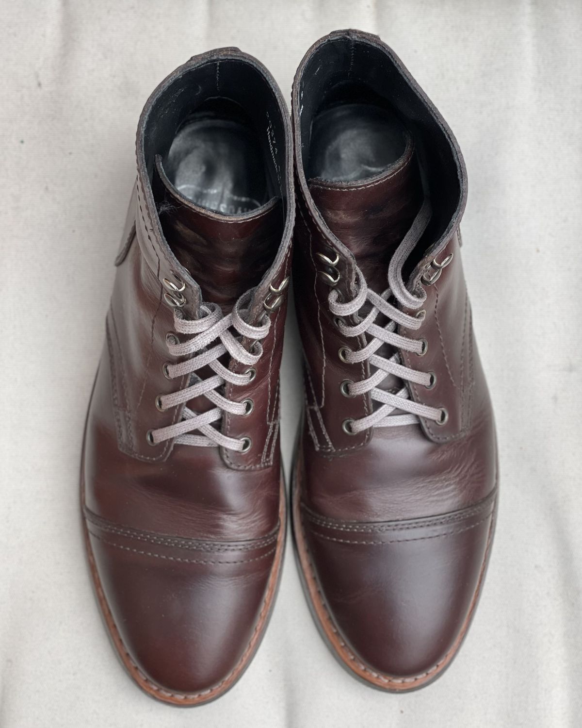 Photo by JP_18 on December 3, 2021 of the Thursday Captain in Horween Brown Chromexcel.