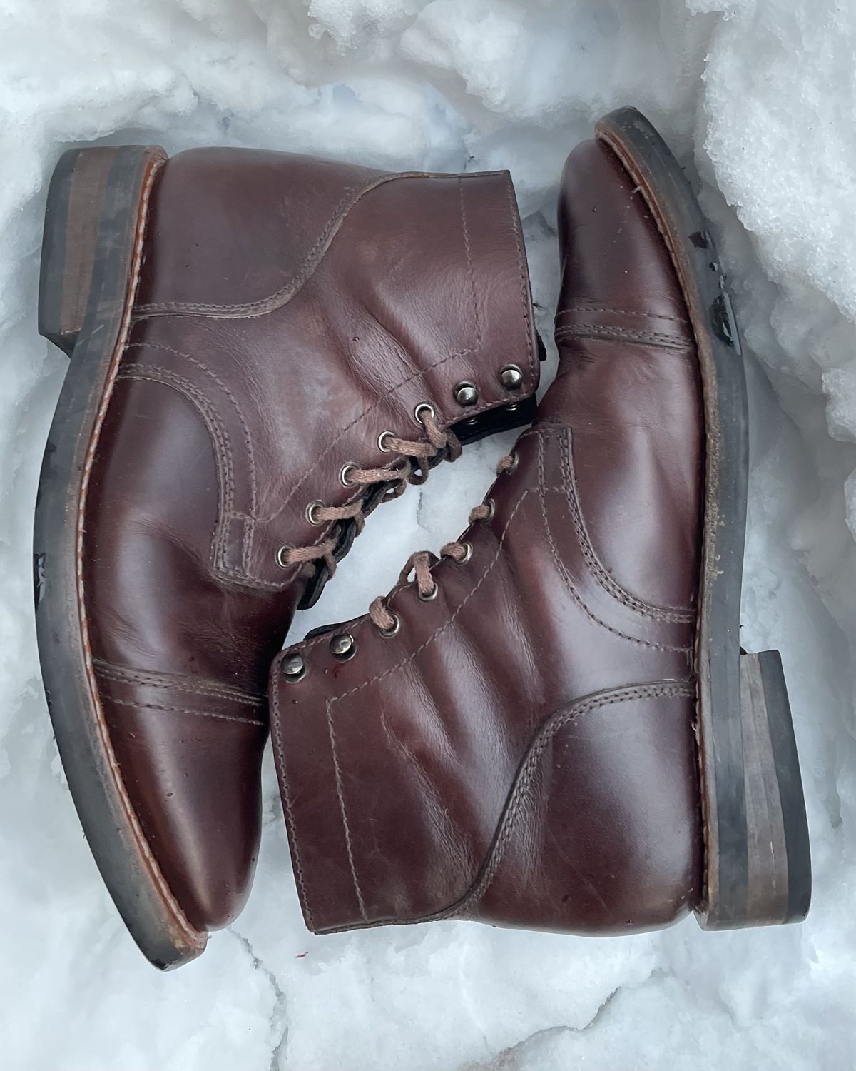 Photo by JP_18 on January 5, 2022 of the Thursday Captain in Horween Brown Chromexcel.