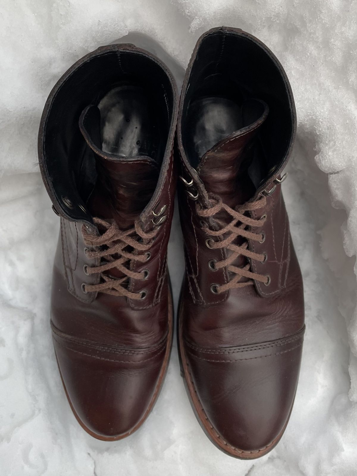 Photo by JP_18 on January 5, 2022 of the Thursday Captain in Horween Brown Chromexcel.