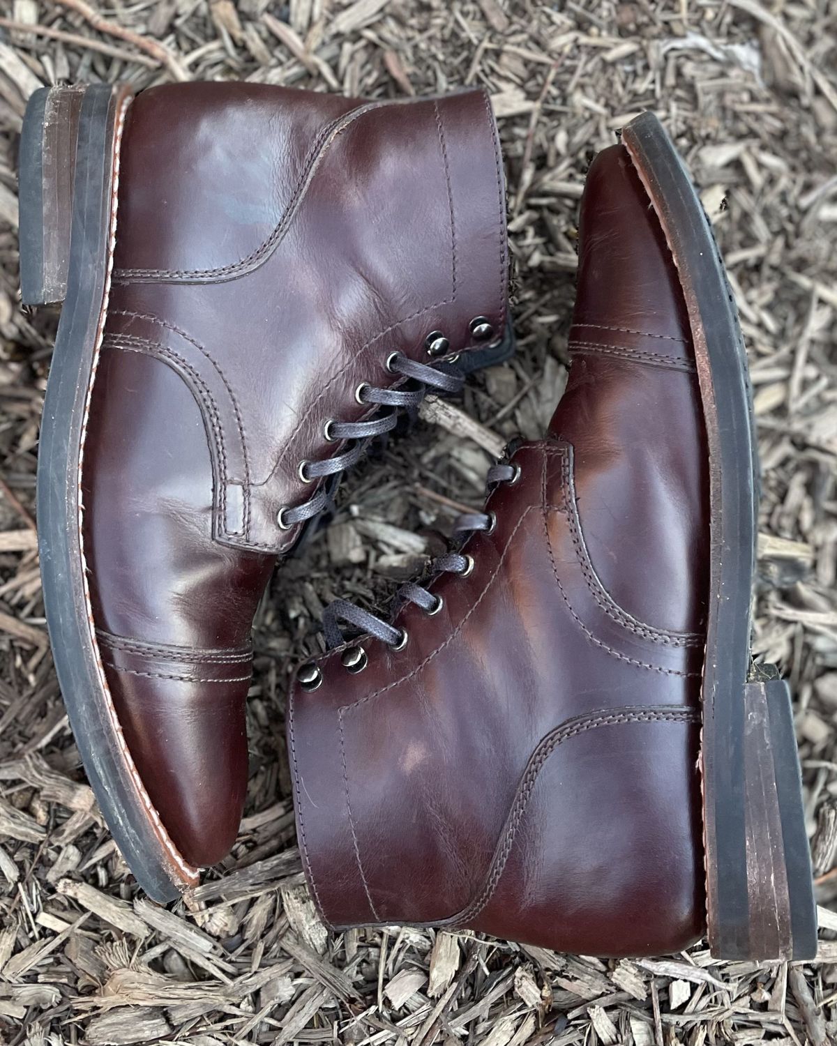 Photo by JP_18 on February 5, 2022 of the Thursday Captain in Horween Brown Chromexcel.