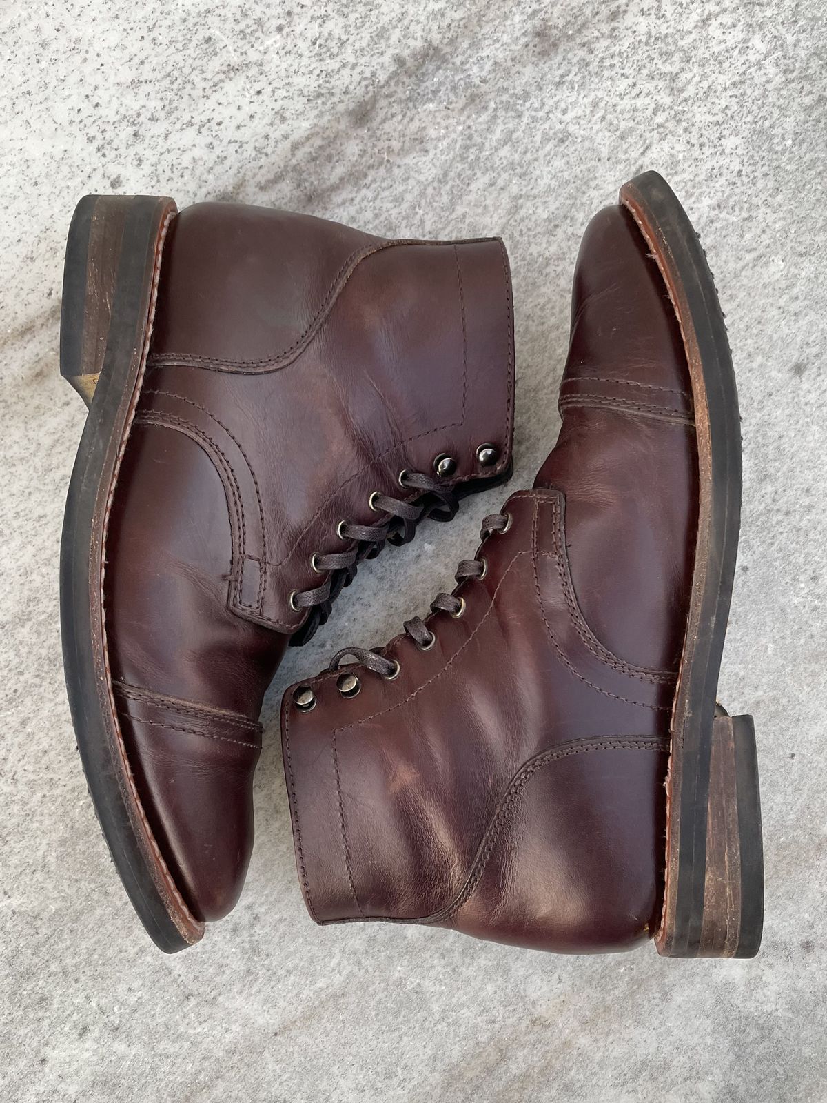 Photo by JP_18 on March 6, 2022 of the Thursday Captain in Horween Brown Chromexcel.