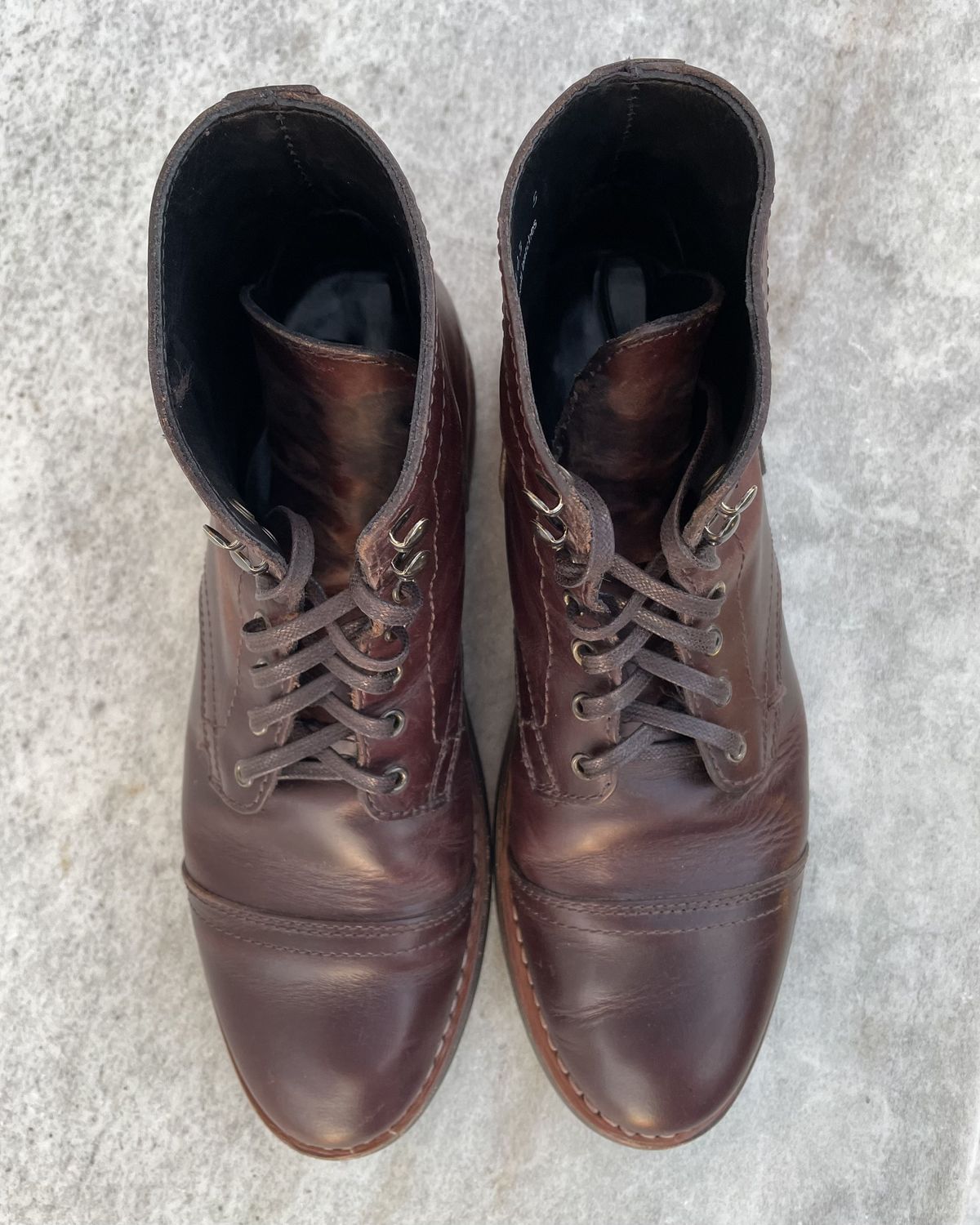 Photo by JP_18 on March 6, 2022 of the Thursday Captain in Horween Brown Chromexcel.