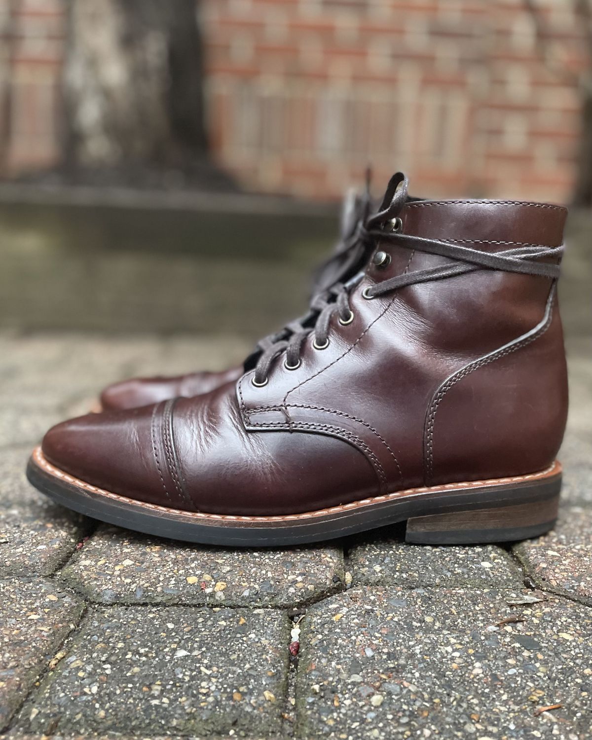 Photo by JP_18 on April 5, 2022 of the Thursday Captain in Horween Brown Chromexcel.