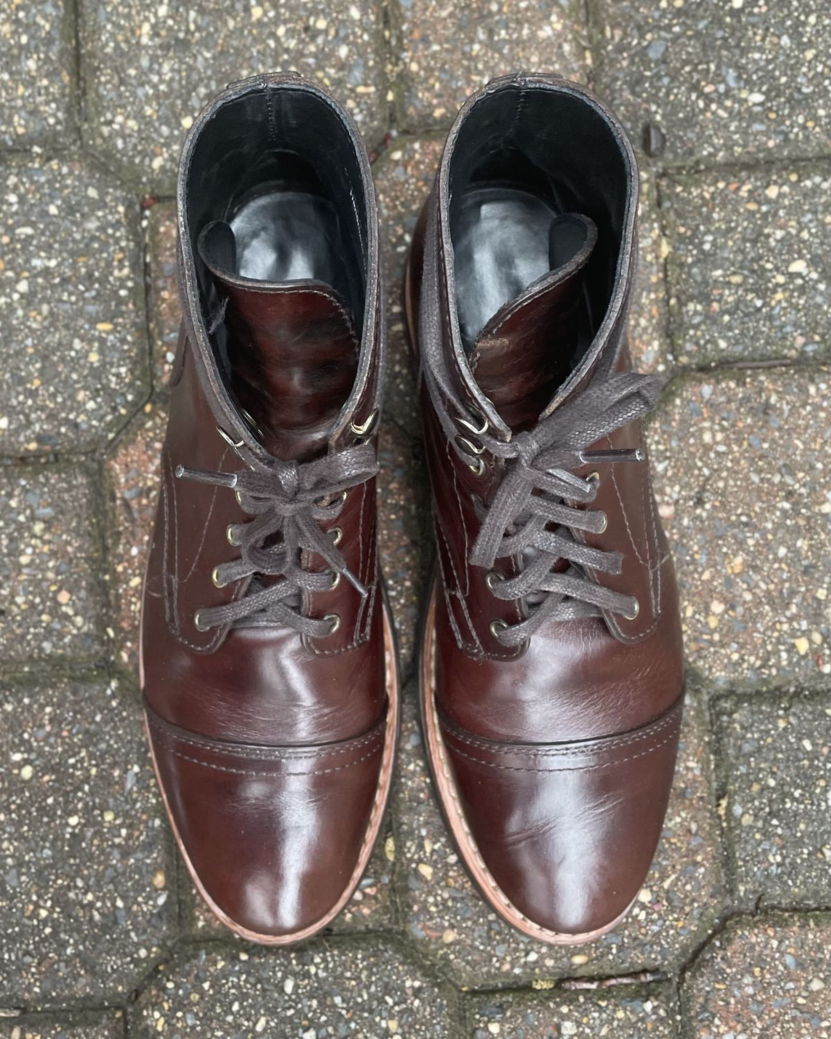 Photo by JP_18 on April 5, 2022 of the Thursday Captain in Horween Brown Chromexcel.