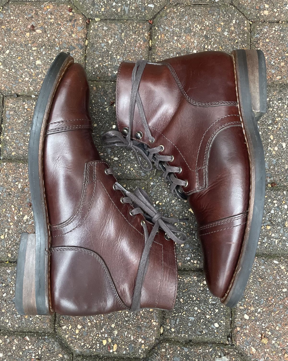 Photo by JP_18 on April 5, 2022 of the Thursday Captain in Horween Brown Chromexcel.