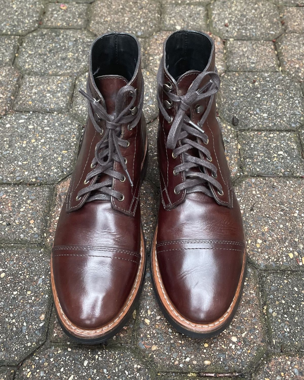 Photo by JP_18 on April 5, 2022 of the Thursday Captain in Horween Brown Chromexcel.