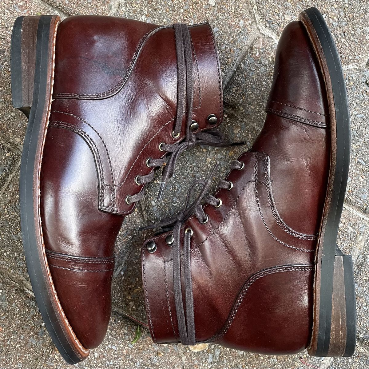 Photo by JP_18 on May 6, 2022 of the Thursday Captain in Horween Brown Chromexcel.