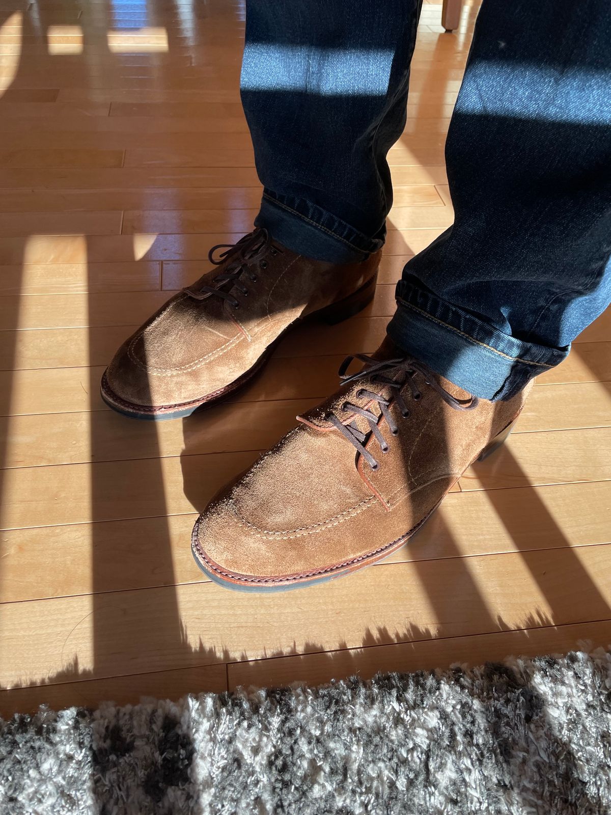 Photo by wonkytoe on April 19, 2024 of the Alden Indy Chukka in C.F. Stead Snuff Janus Calf Suede.