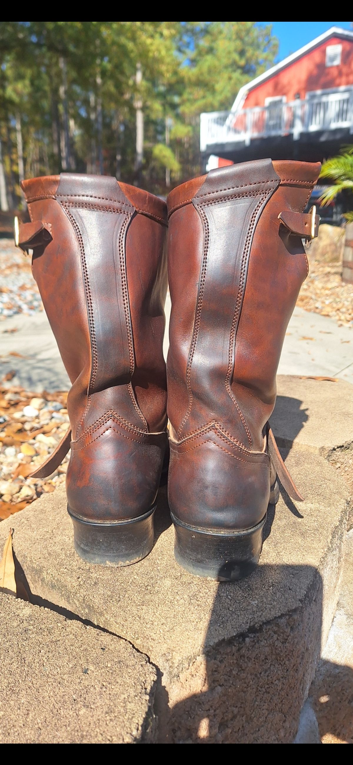 Photo by PatinaTherapist on November 2, 2025 of the Crux Deluxe Engineer in Guidi Dirty Horsebutt.