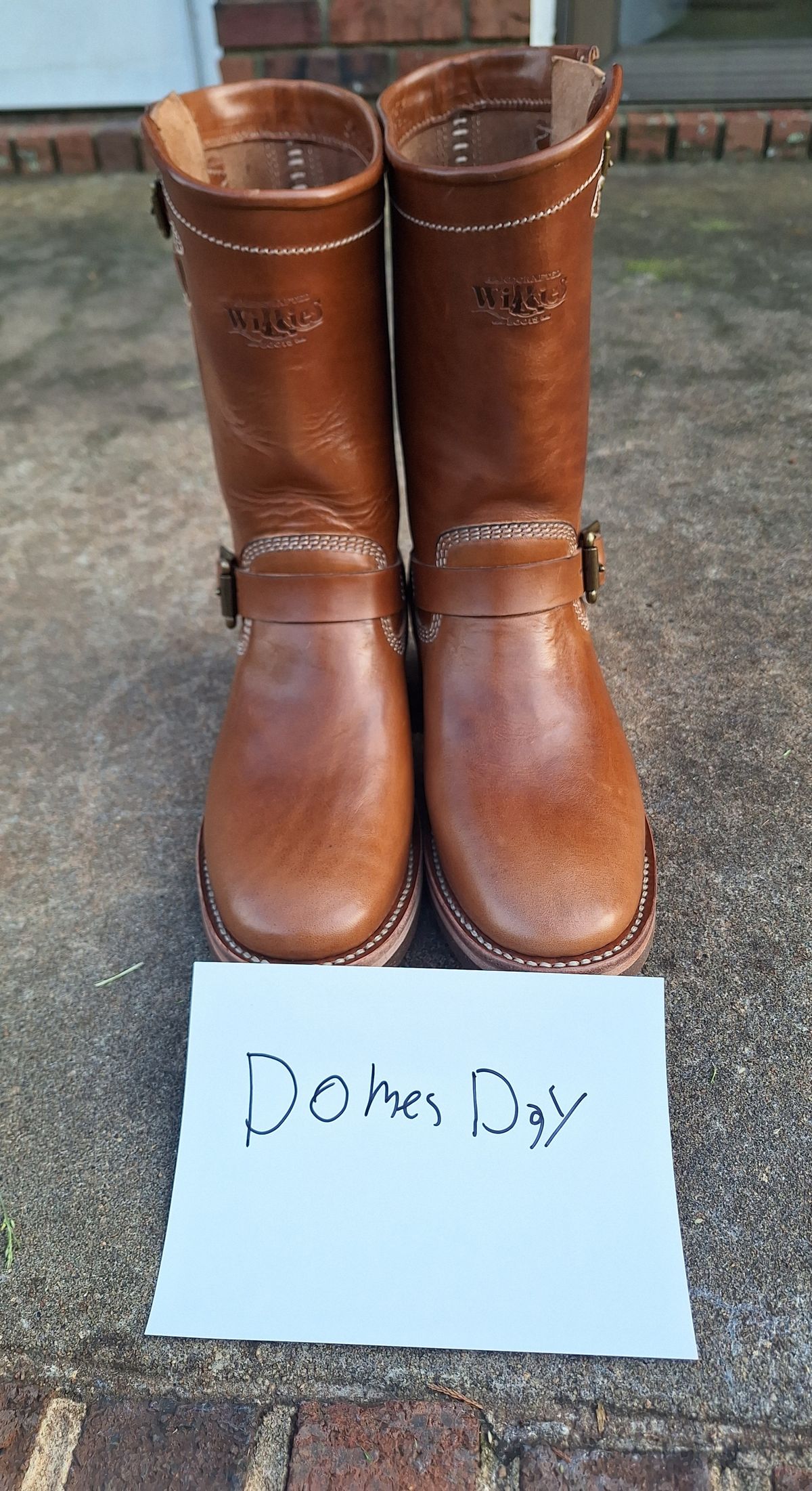 Photo by PatinaTherapist on October 2, 2024 of the Willie's Handmade Boots Engineer in Maryam Natural Horsebutt.
