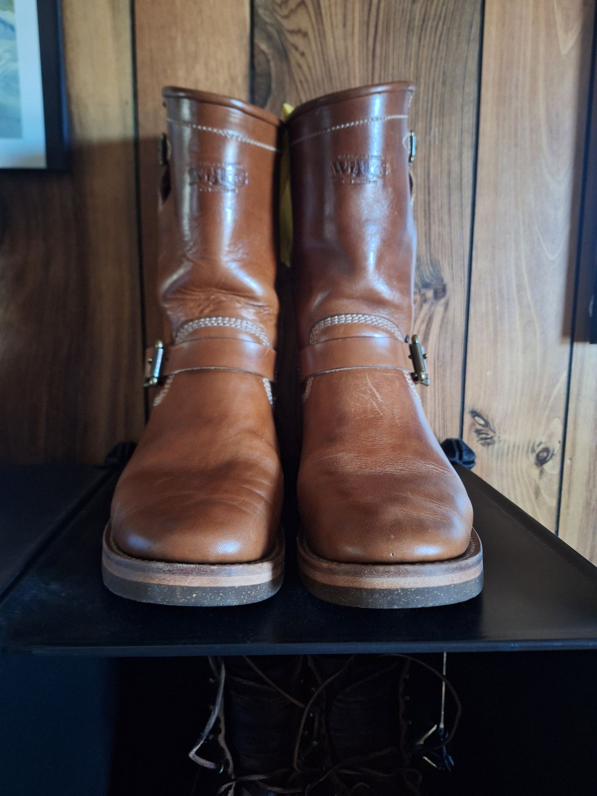 Photo by PatinaTherapist on October 20, 2024 of the Willie's Handmade Boots Engineer in Maryam Natural Horsebutt.