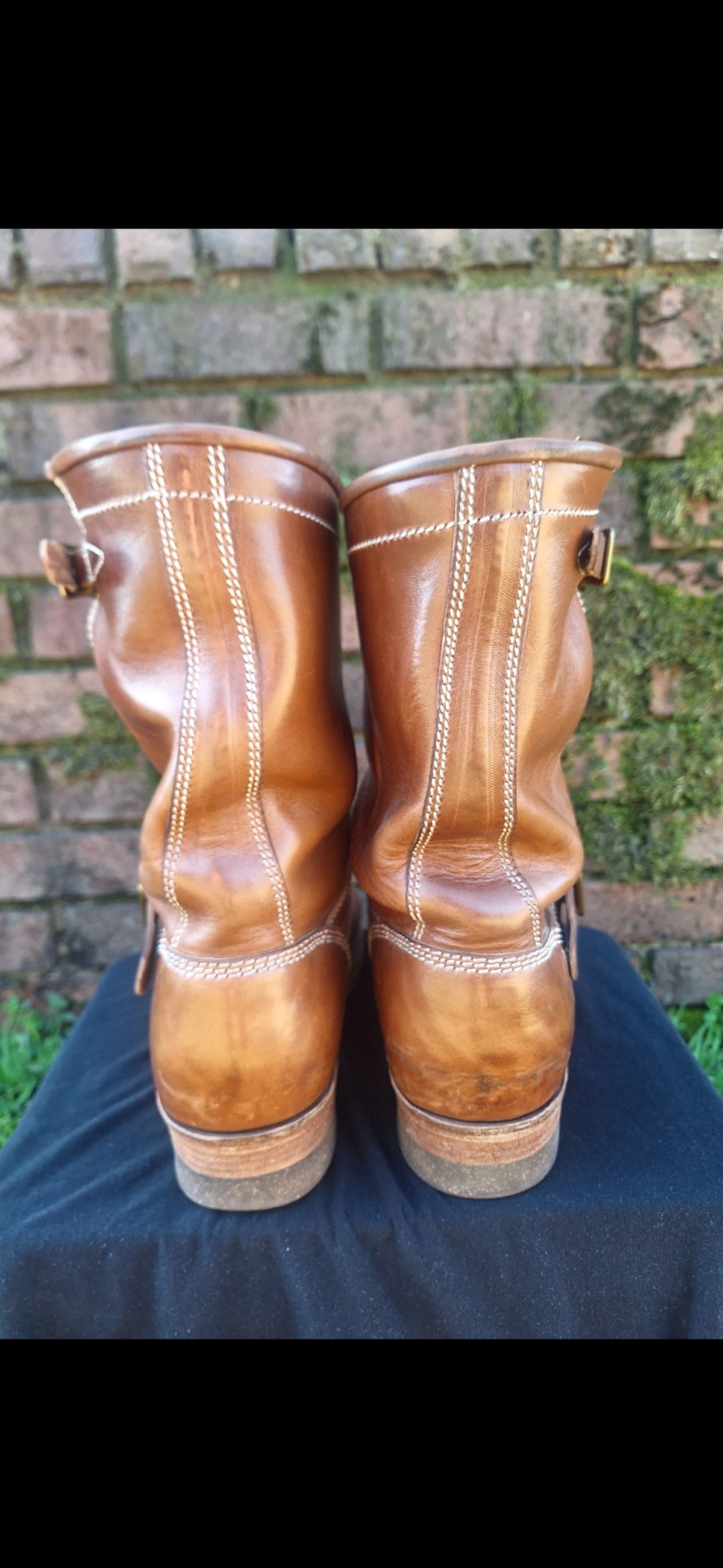 Photo by PatinaTherapist on March 3, 2025 of the Willie's Handmade Boots Engineer in Maryam Natural Horsebutt.