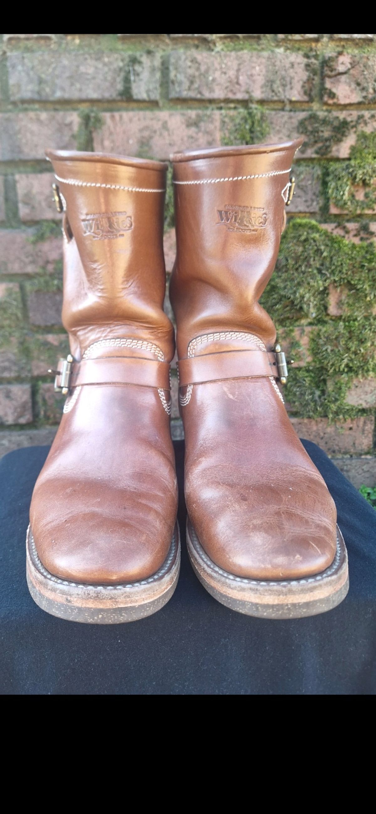 Photo by PatinaTherapist on March 3, 2025 of the Willie's Handmade Boots Engineer in Maryam Natural Horsebutt.