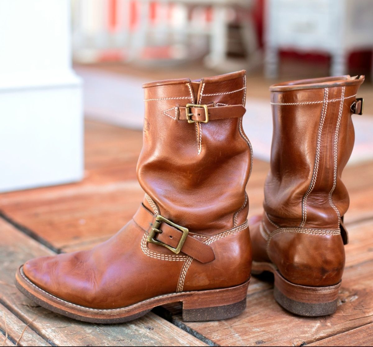 Photo by PatinaTherapist on April 1, 2025 of the Willie's Handmade Boots Engineer in Maryam Natural Horsebutt.