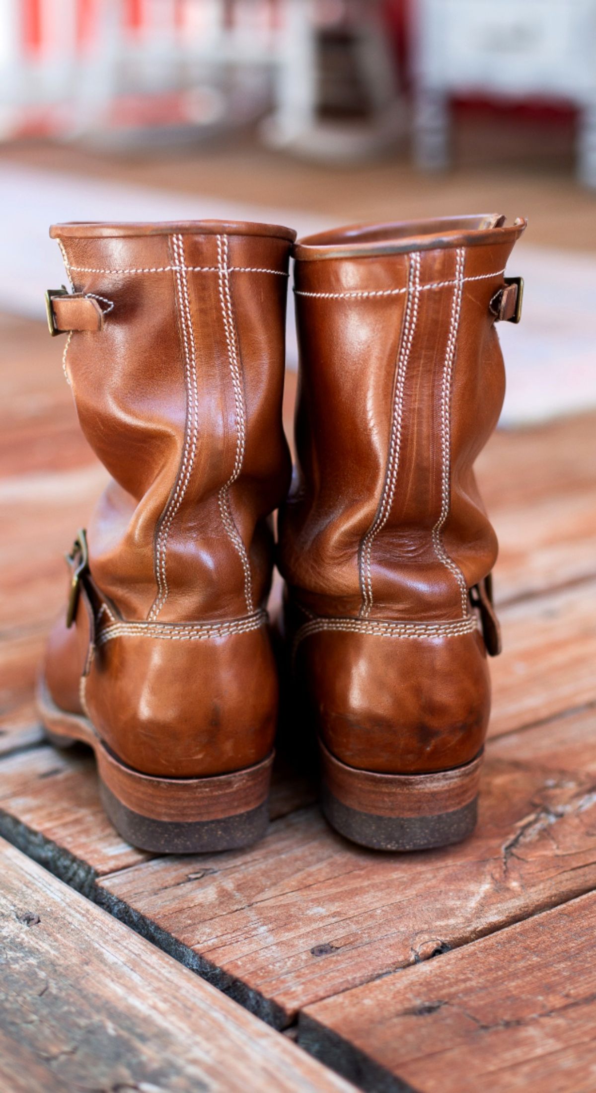 Photo by PatinaTherapist on April 1, 2025 of the Willie's Handmade Boots Engineer in Maryam Natural Horsebutt.