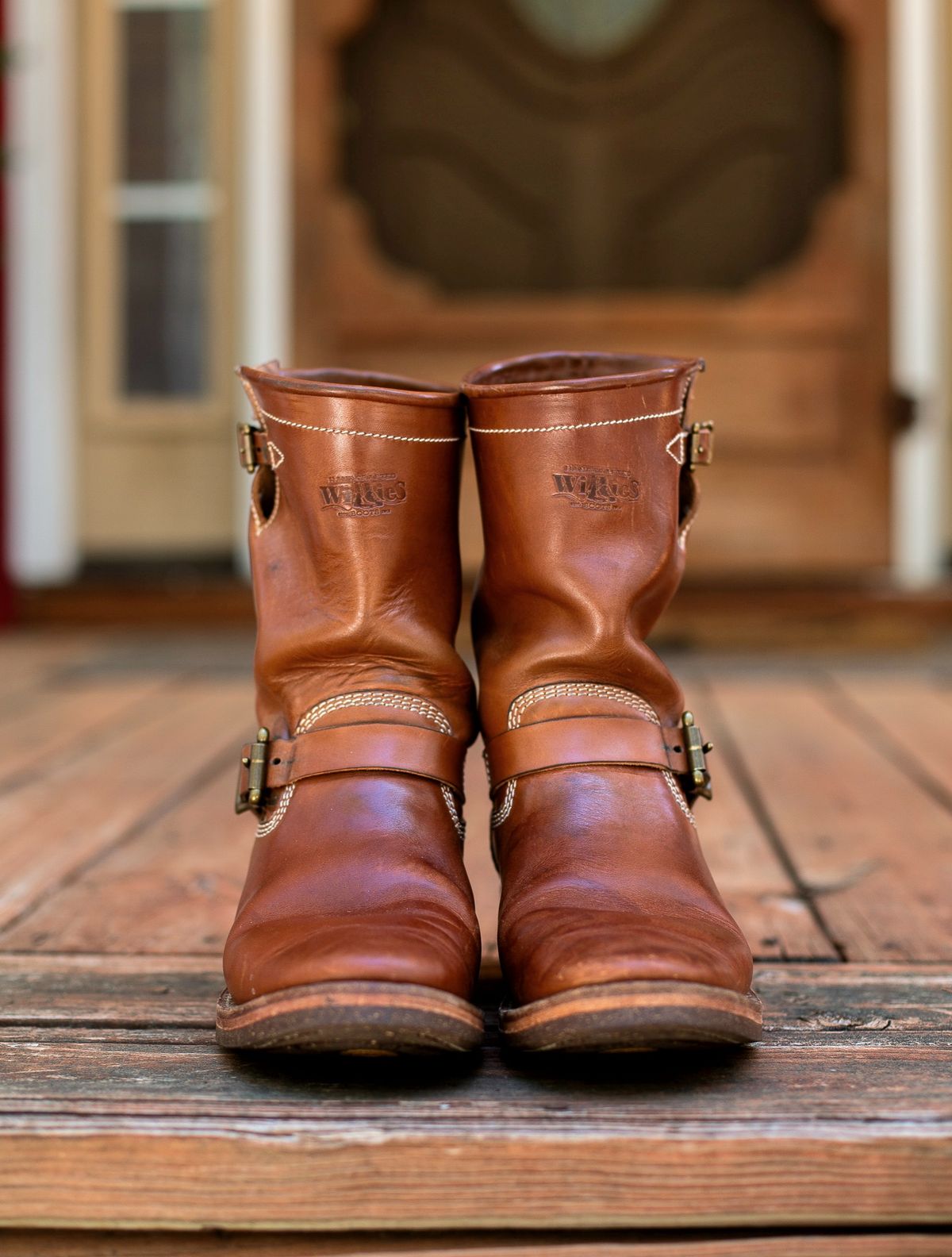 Photo by PatinaTherapist on April 1, 2025 of the Willie's Handmade Boots Engineer in Maryam Natural Horsebutt.