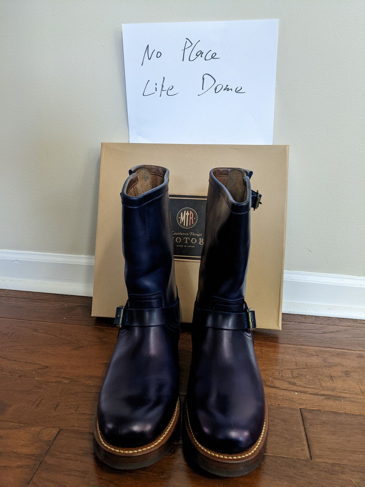 Photo by magicsun87 on November 1, 2022 of the Motor Engineer Boots in Horween Natural Chromexcel.