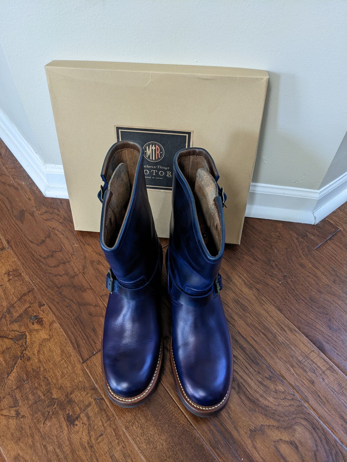 Photo by magicsun87 on November 1, 2022 of the Motor Engineer Boots in Horween Natural Chromexcel.