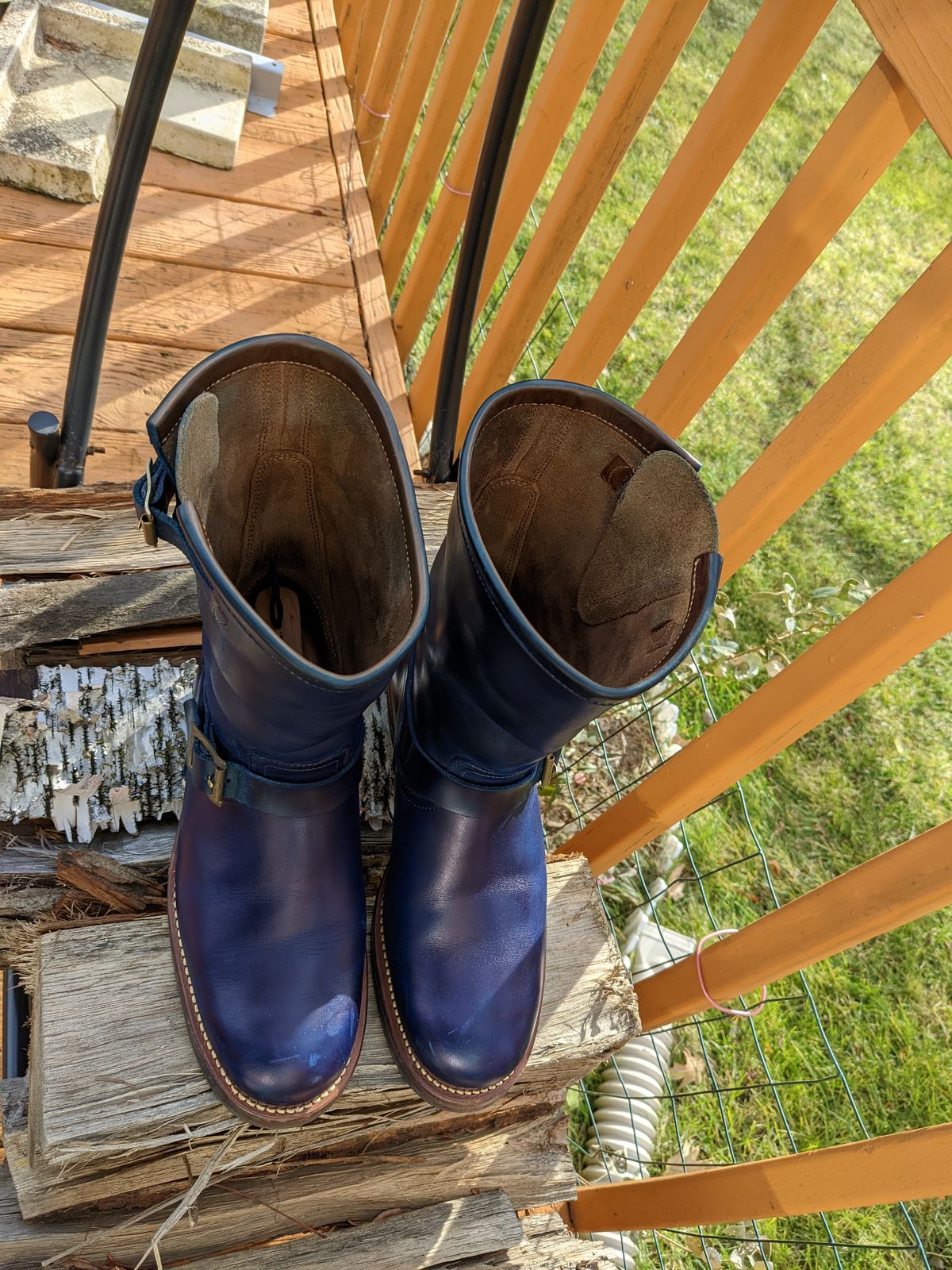 Photo by magicsun87 on December 2, 2022 of the Motor Engineer Boots in Horween Natural Chromexcel.