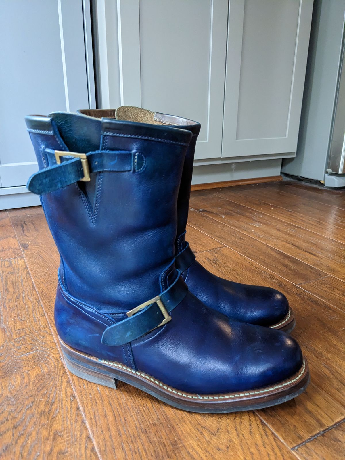 Photo by magicsun87 on January 5, 2023 of the Motor Engineer Boots in Horween Natural Chromexcel.