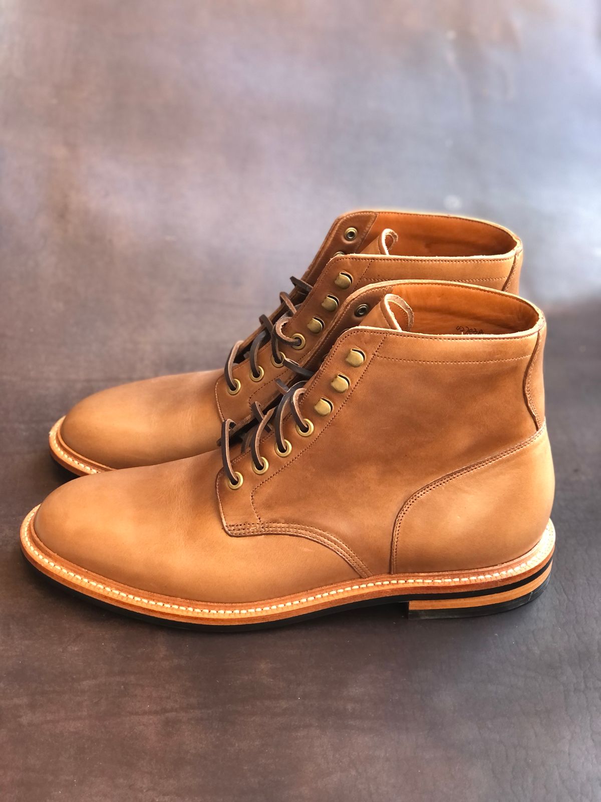 Photo by IndyBen on October 1, 2023 of the Grant Stone Diesel Boot in Horween Dune Chromexcel.