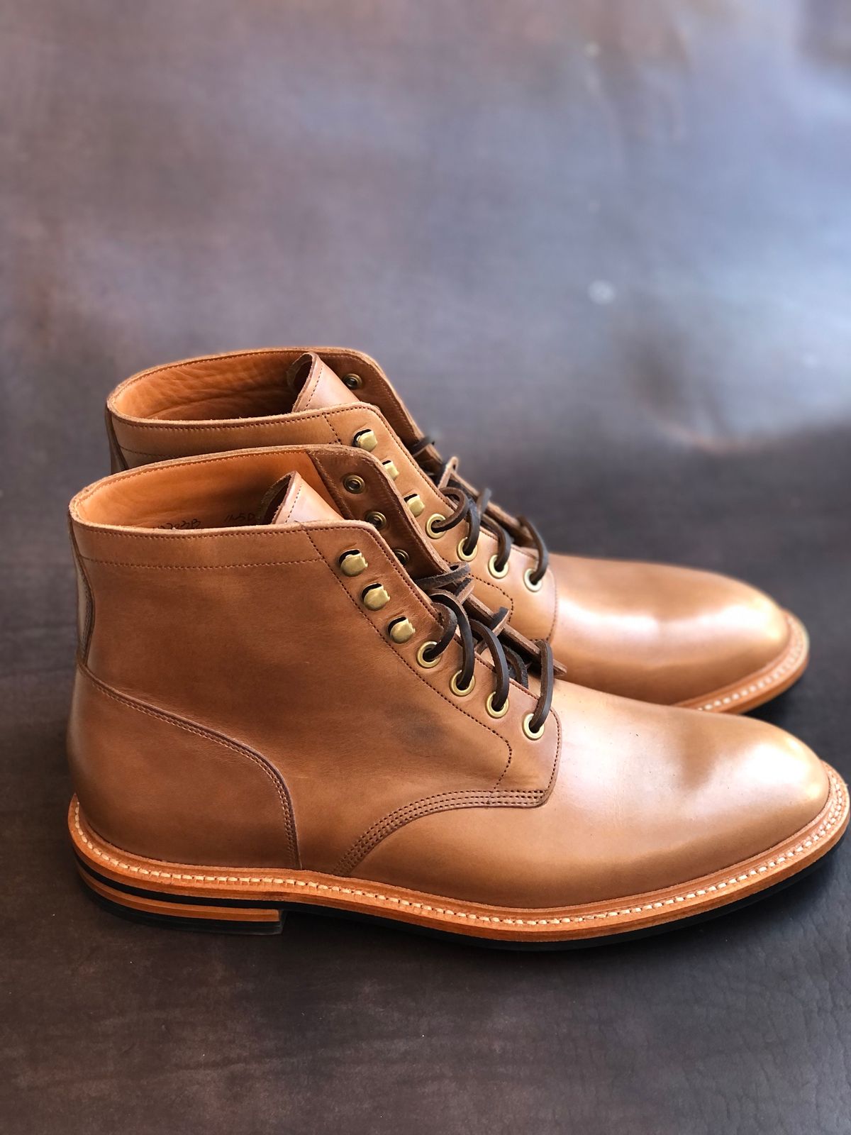 Photo by IndyBen on October 1, 2023 of the Grant Stone Diesel Boot in Horween Dune Chromexcel.
