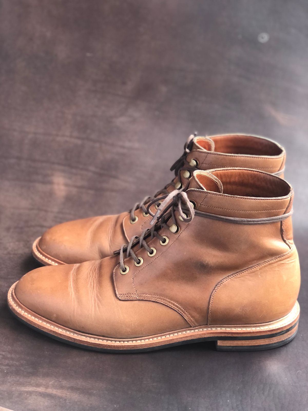 Photo by IndyBen on December 2, 2023 of the Grant Stone Diesel Boot in Horween Dune Chromexcel.