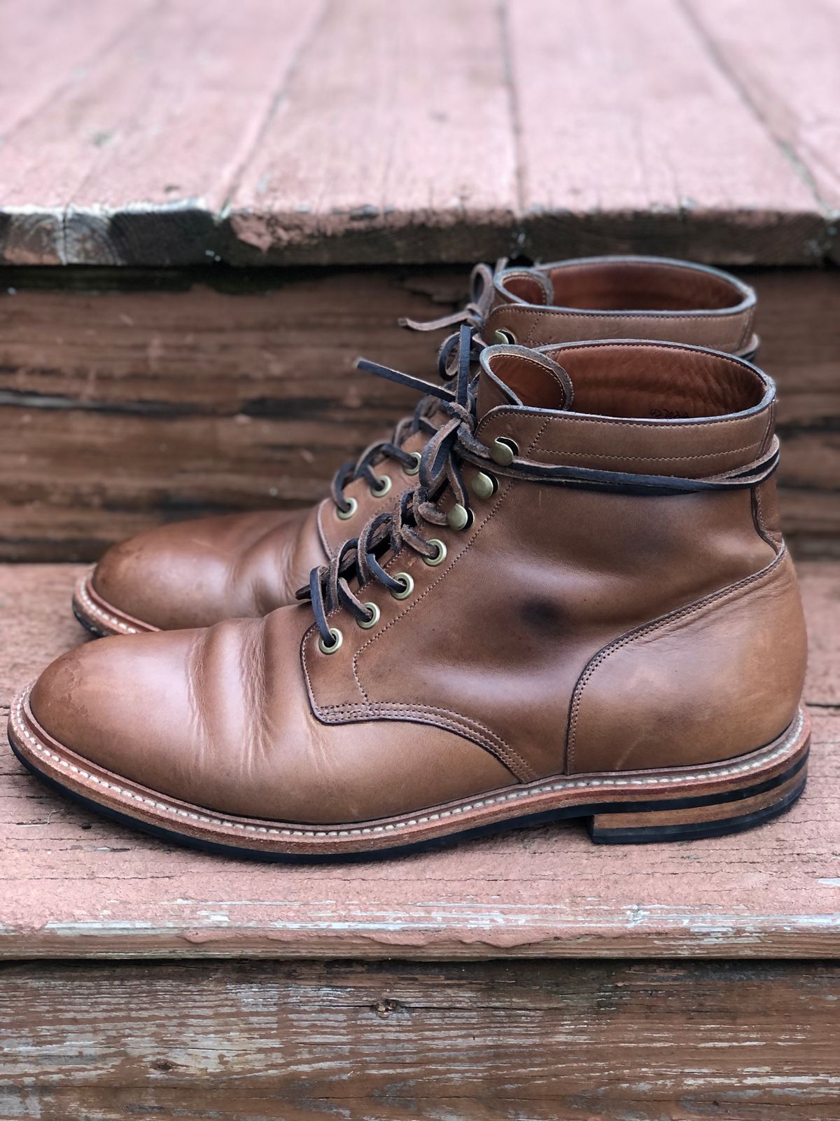 Photo by IndyBen on February 2, 2024 of the Grant Stone Diesel Boot in Horween Dune Chromexcel.