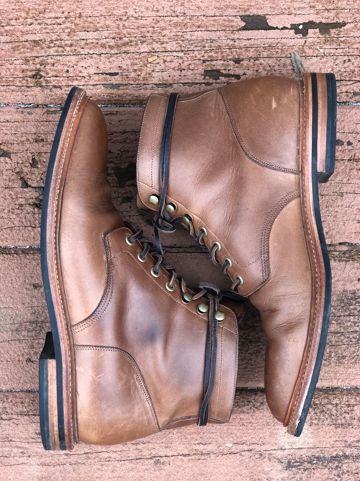 Photo by IndyBen on February 2, 2024 of the Grant Stone Diesel Boot in Horween Dune Chromexcel.