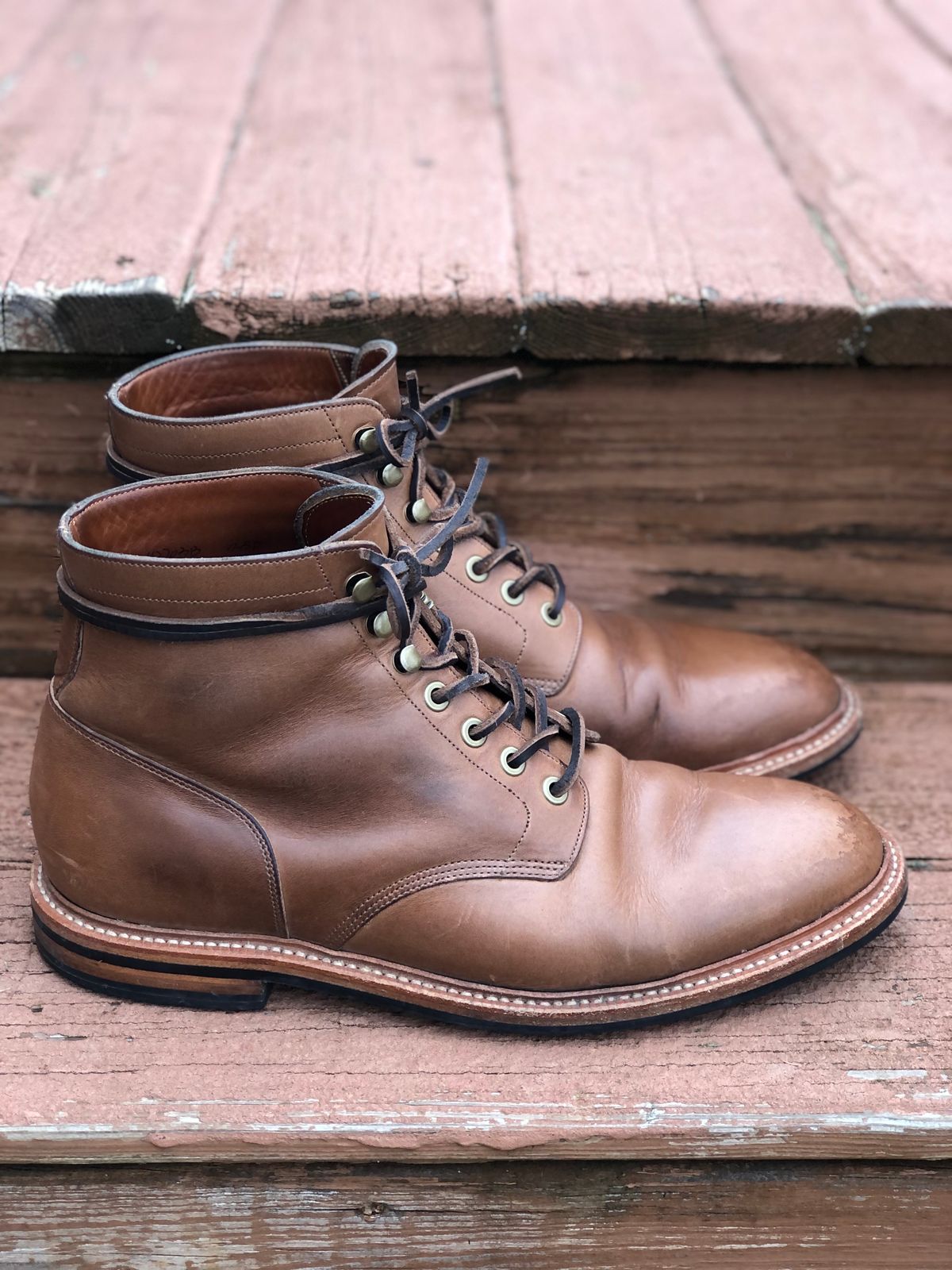 Photo by IndyBen on February 2, 2024 of the Grant Stone Diesel Boot in Horween Dune Chromexcel.