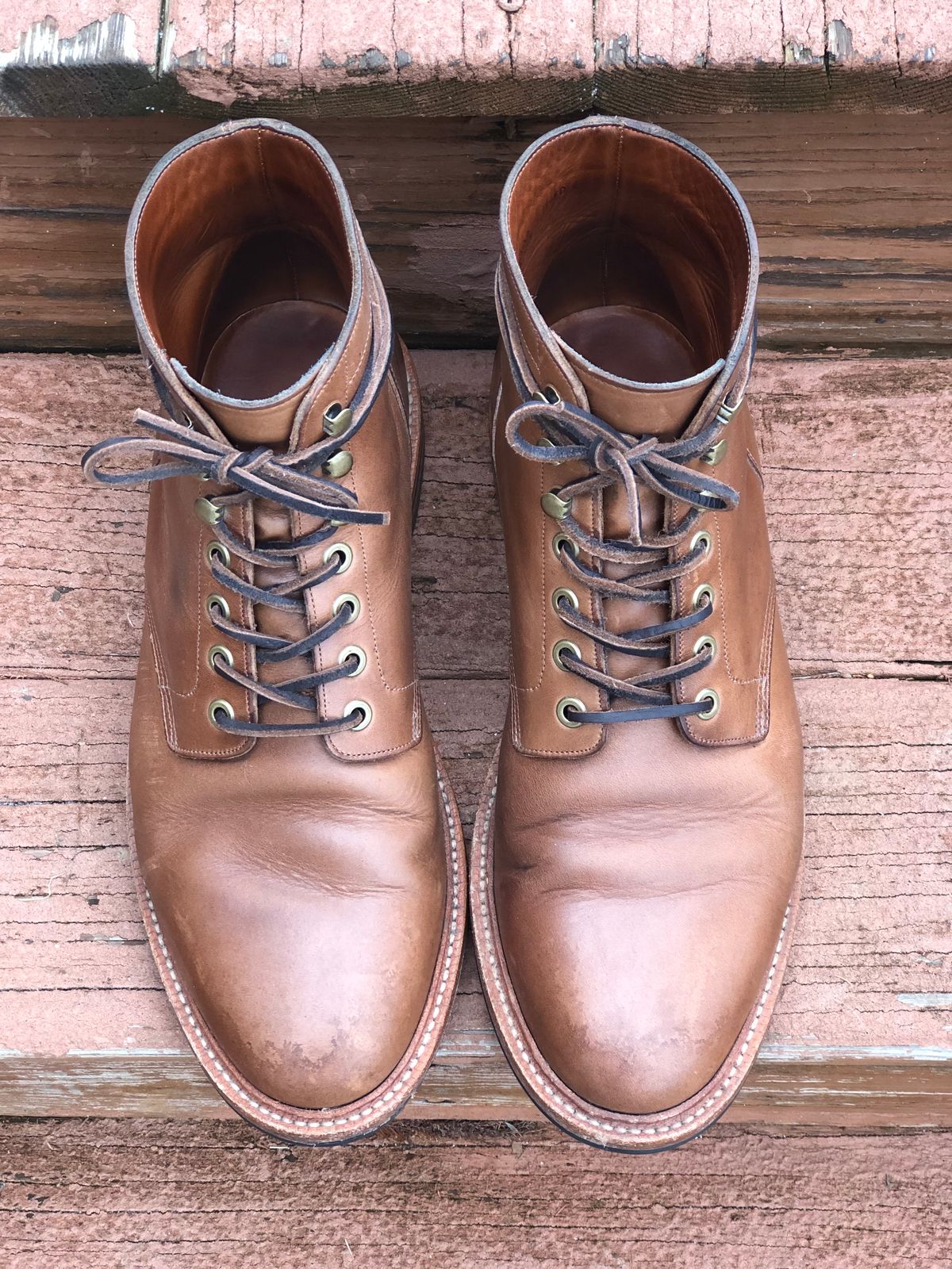 Photo by IndyBen on February 2, 2024 of the Grant Stone Diesel Boot in Horween Dune Chromexcel.