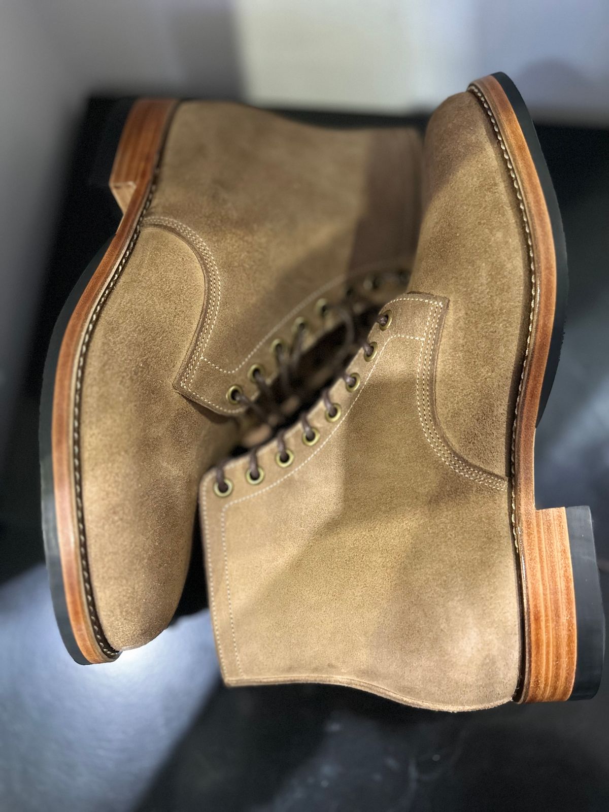 Photo by elkonelmstreet on October 4, 2023 of the Onderhoud SPL02 in Horween Marine Field Roughout.