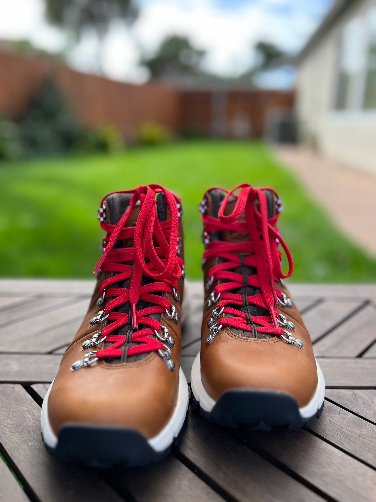Photo by jessnado on October 2, 2023 of the Danner Mountain Light in Light Brown Full Grain.
