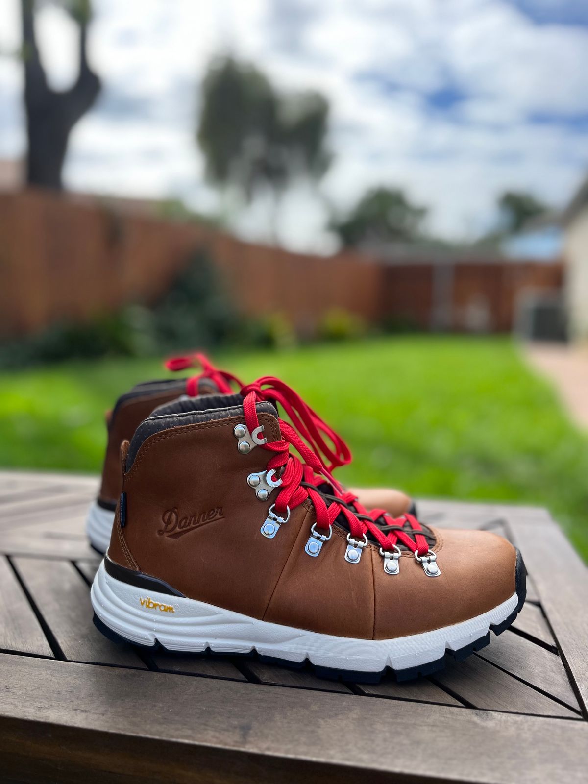 Photo by jessnado on October 2, 2023 of the Danner Mountain Light in Light Brown Full Grain.