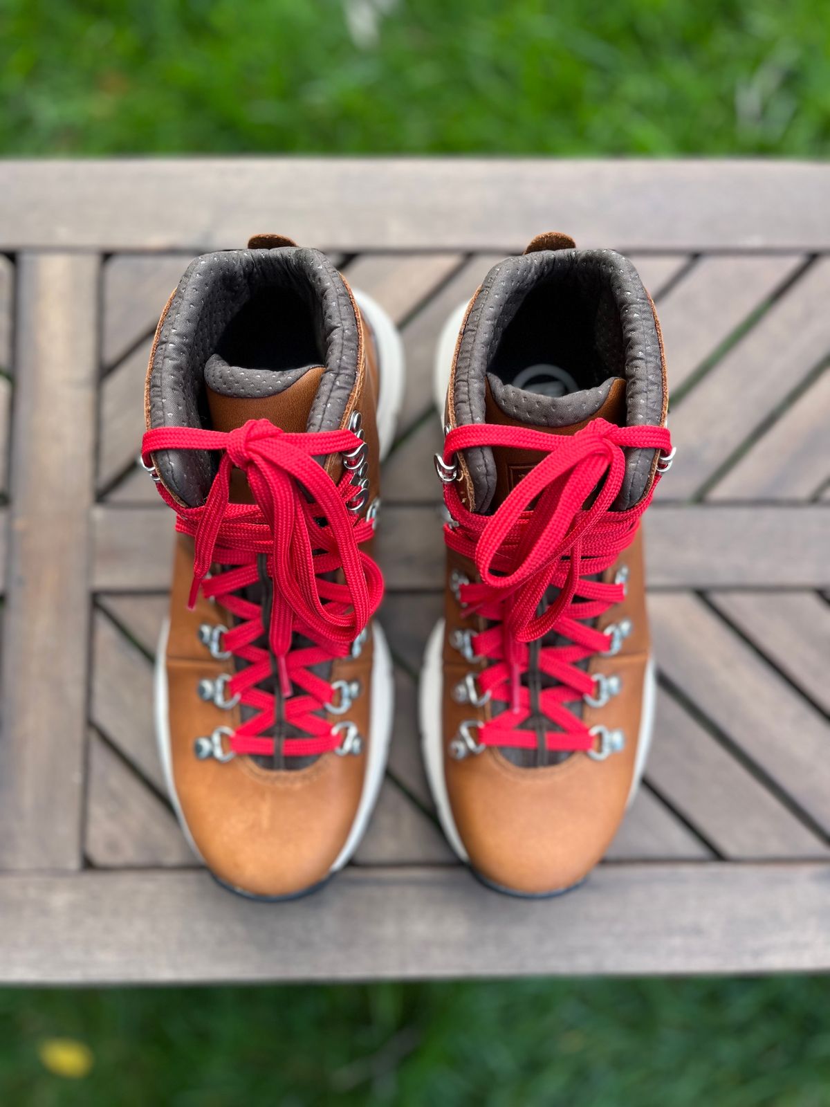 Photo by jessnado on October 2, 2023 of the Danner Mountain Light in Light Brown Full Grain.
