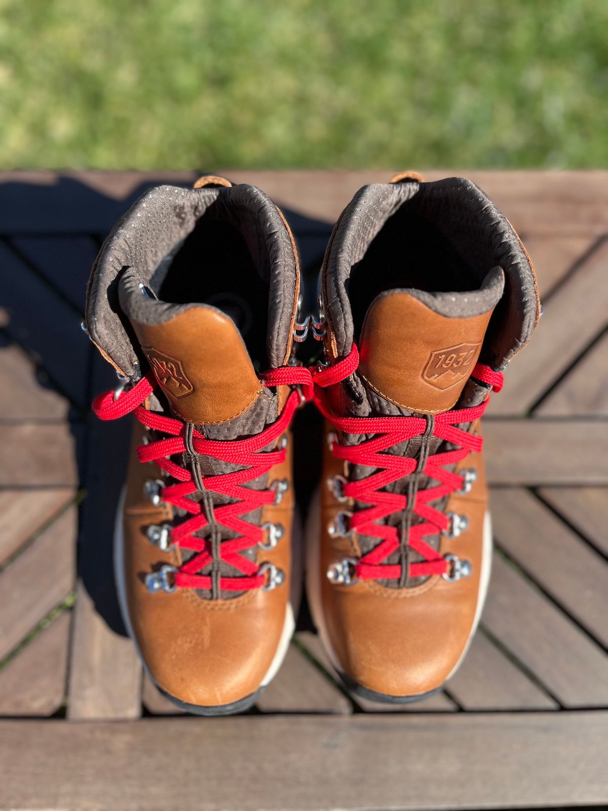 Photo by jessnado on November 5, 2023 of the Danner Mountain Light in Light Brown Full Grain.