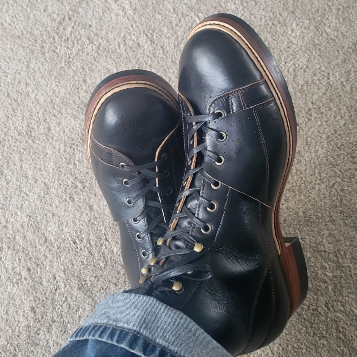 Photo by hosekileather on October 1, 2025 of the Jakkrabbits Monkey Boot in Shinki Black Teacore Horsebutt.